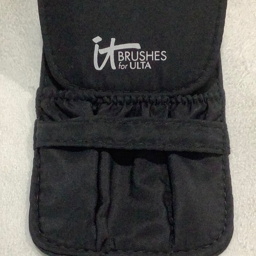 NEW It 🖌Brush Case from ULTA